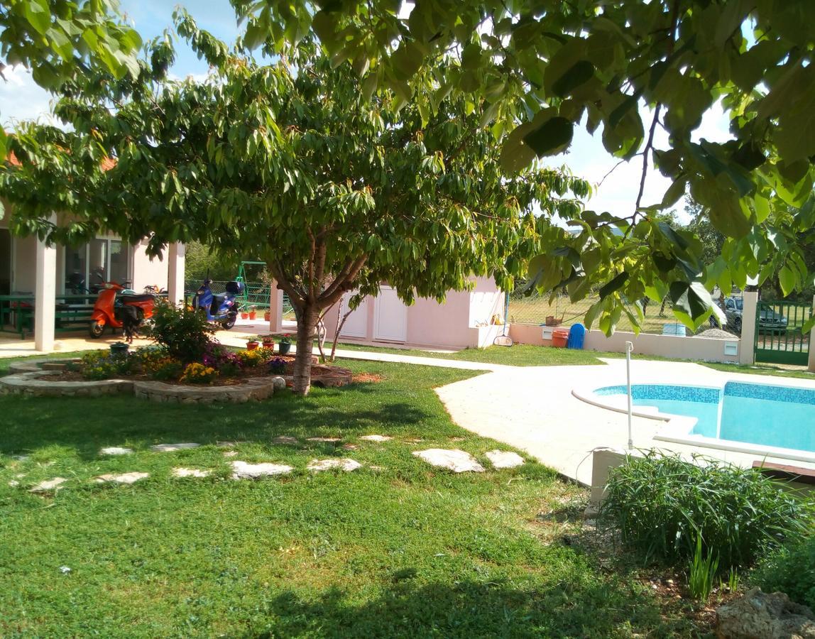 Kaja House Apartments Lozovac Bagian luar foto