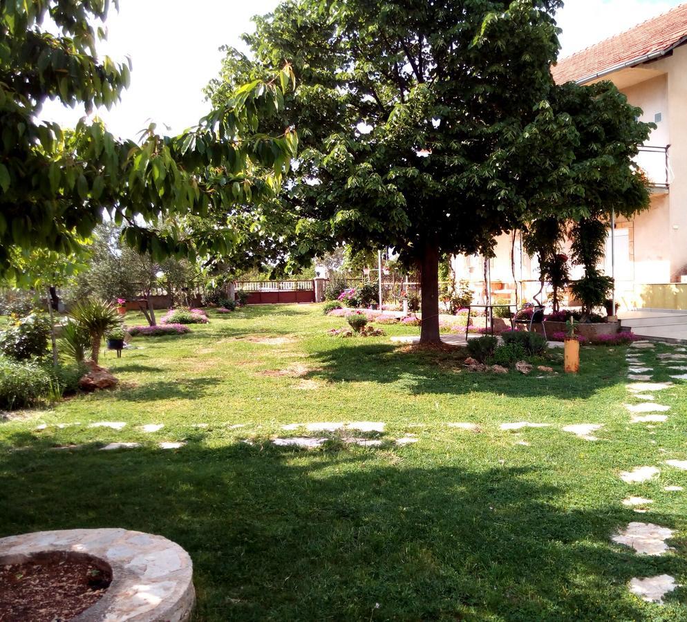 Kaja House Apartments Lozovac Bagian luar foto